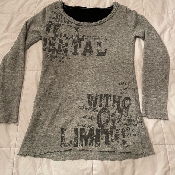 Distressed sweater - Picture 1 of 4